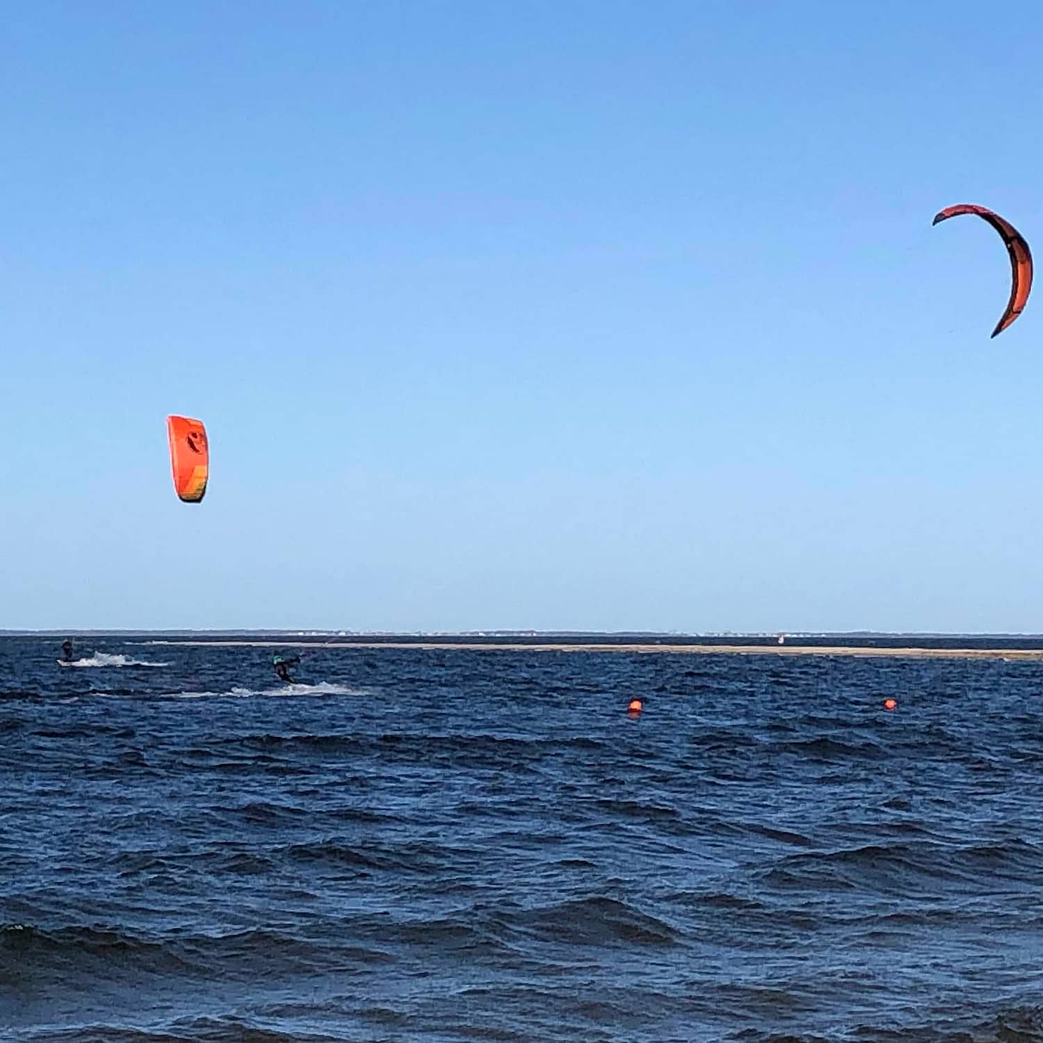 Willa Davia kitesurfing w Rewie